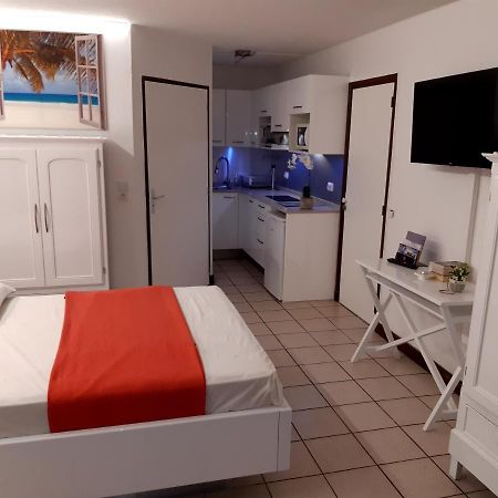 Studio Climatise - Piscine-Plage - 1 A 2 Personnes Διαμέρισμα Sainte-Anne Εξωτερικό φωτογραφία